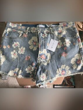 NWT Jessica Simpson Light Blue Floral Denim Shorts with Frayed Hem